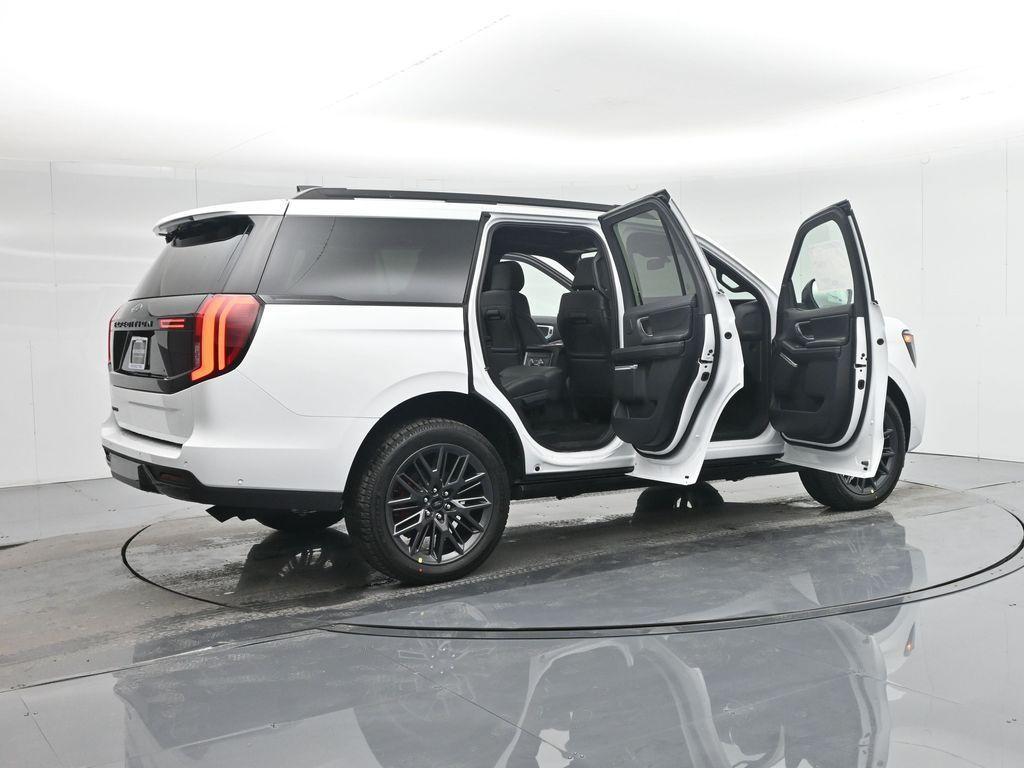 new 2025 Ford Expedition car, priced at $85,005