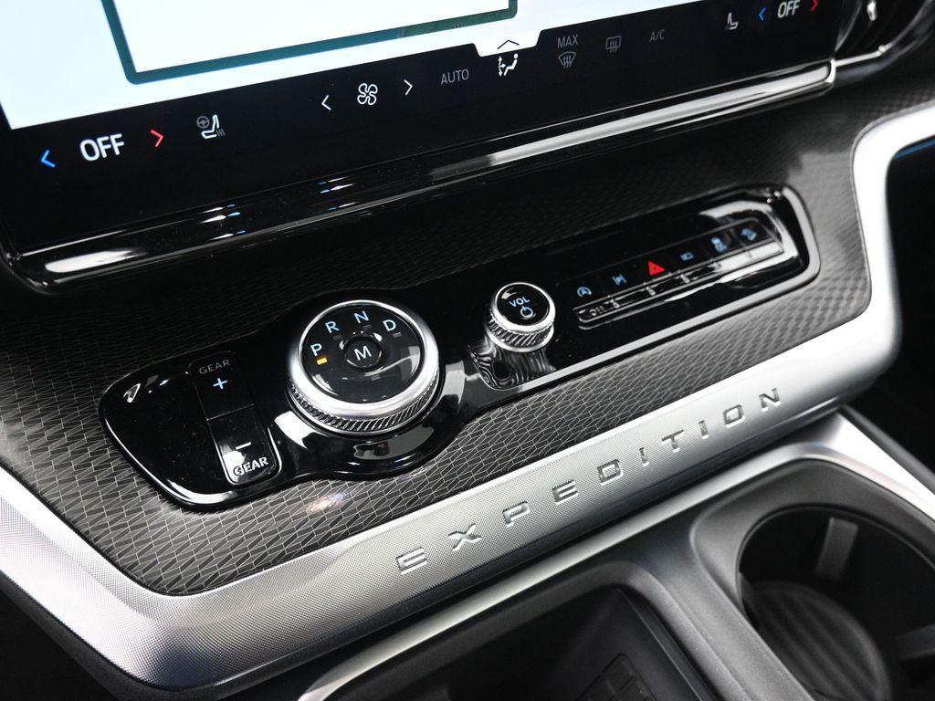 new 2025 Ford Expedition car, priced at $85,005