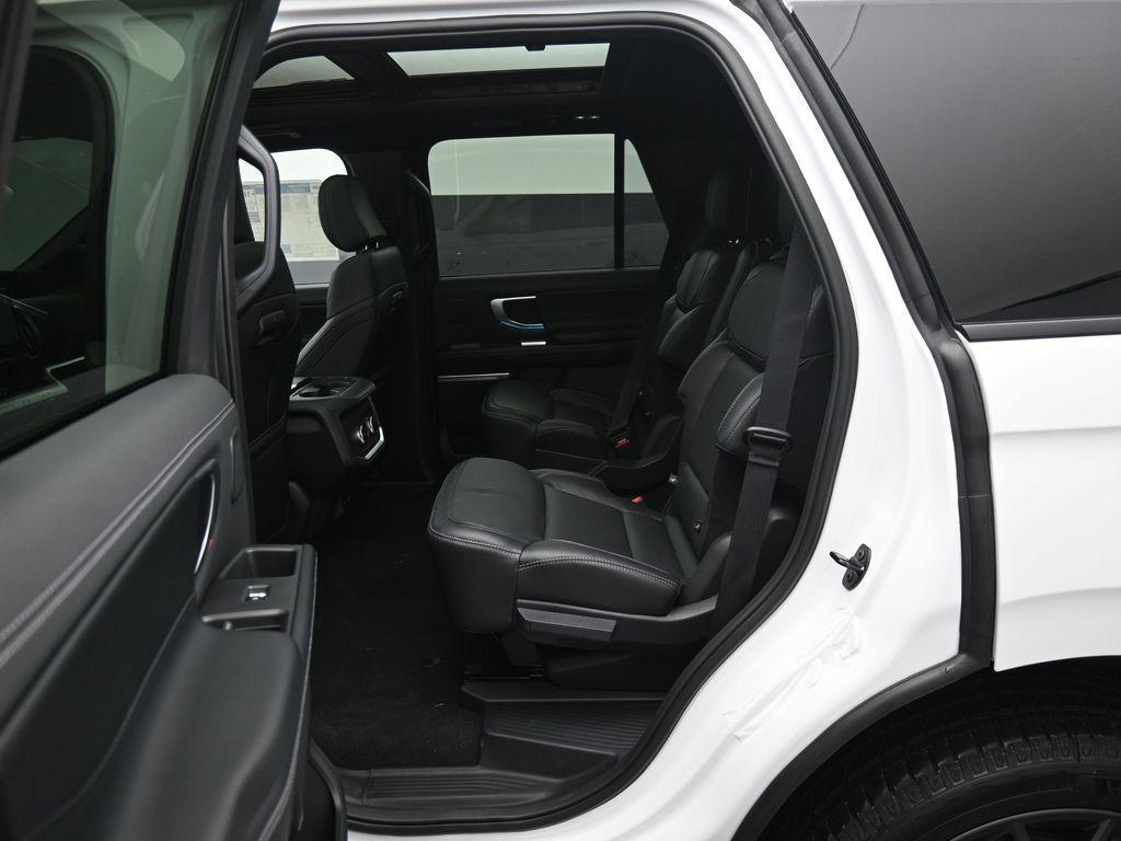 new 2025 Ford Expedition car, priced at $85,005