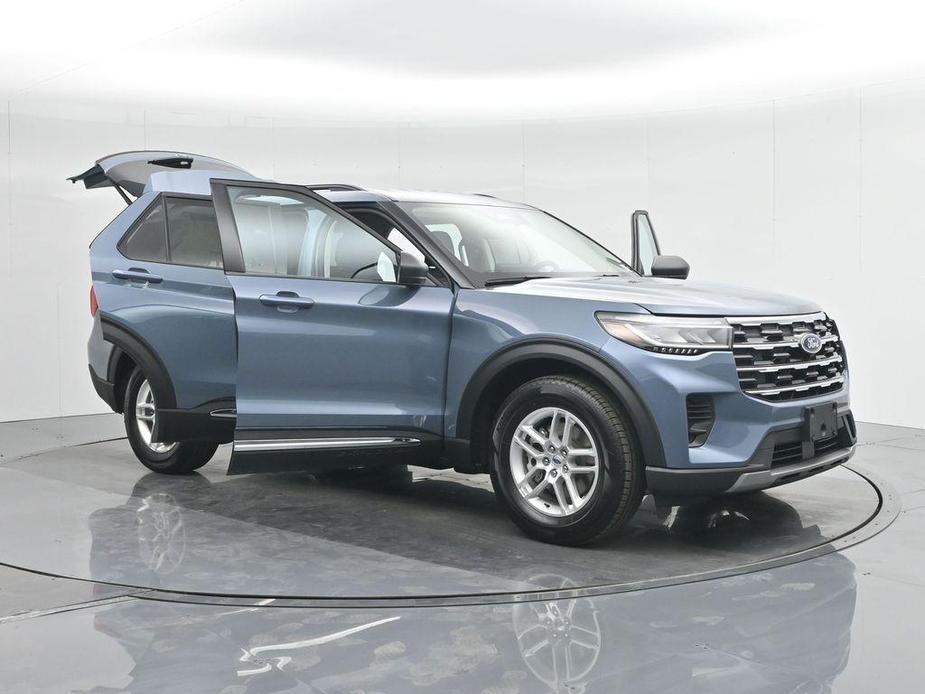 new 2025 Ford Explorer car