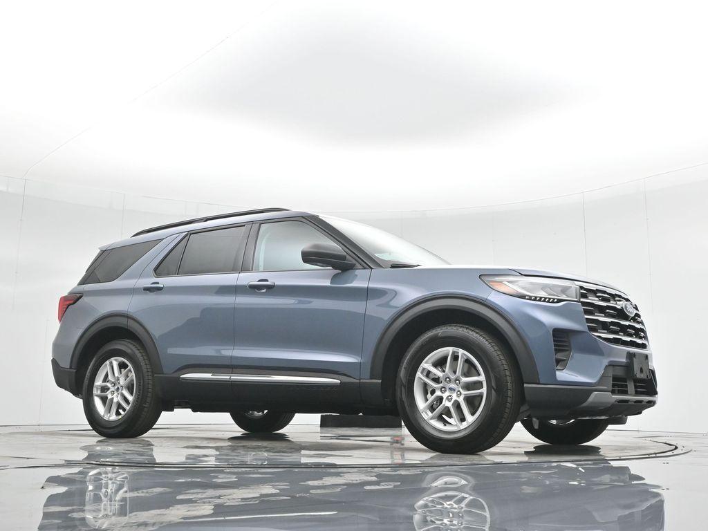 new 2025 Ford Explorer car