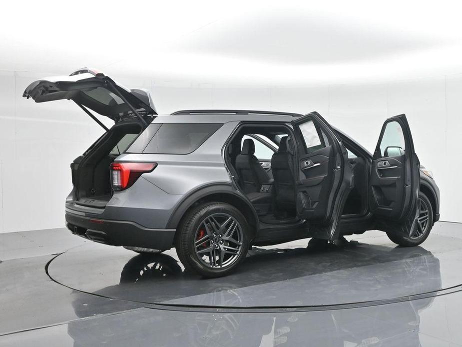 new 2025 Ford Explorer car