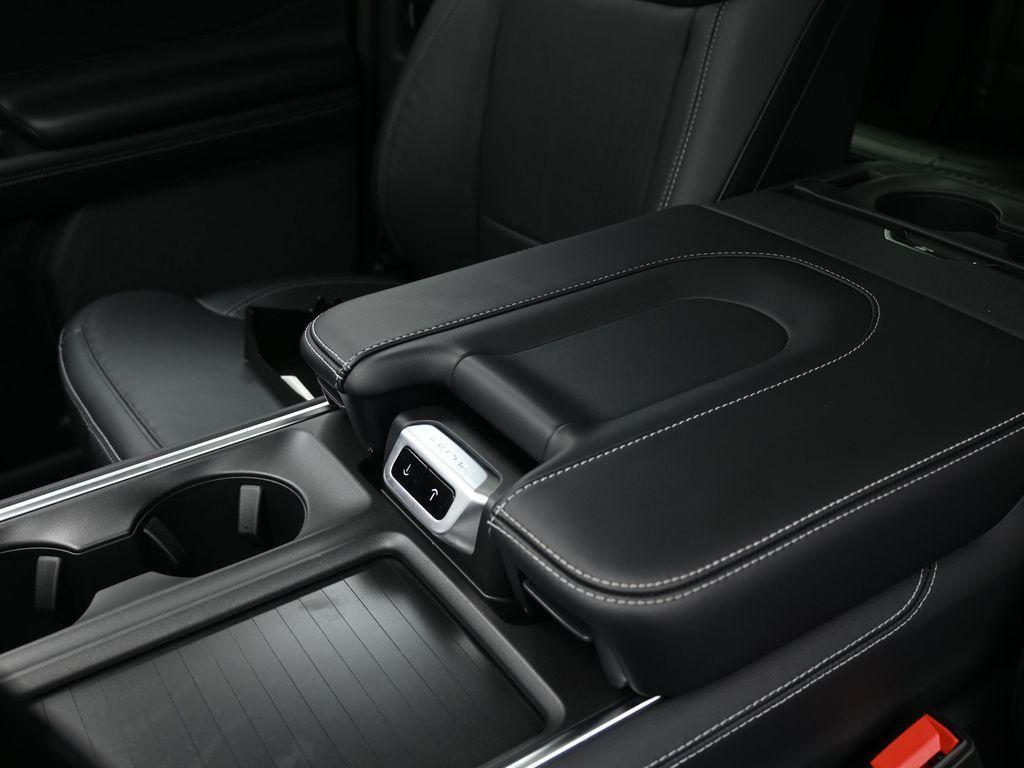 new 2025 Ford Expedition car, priced at $85,540