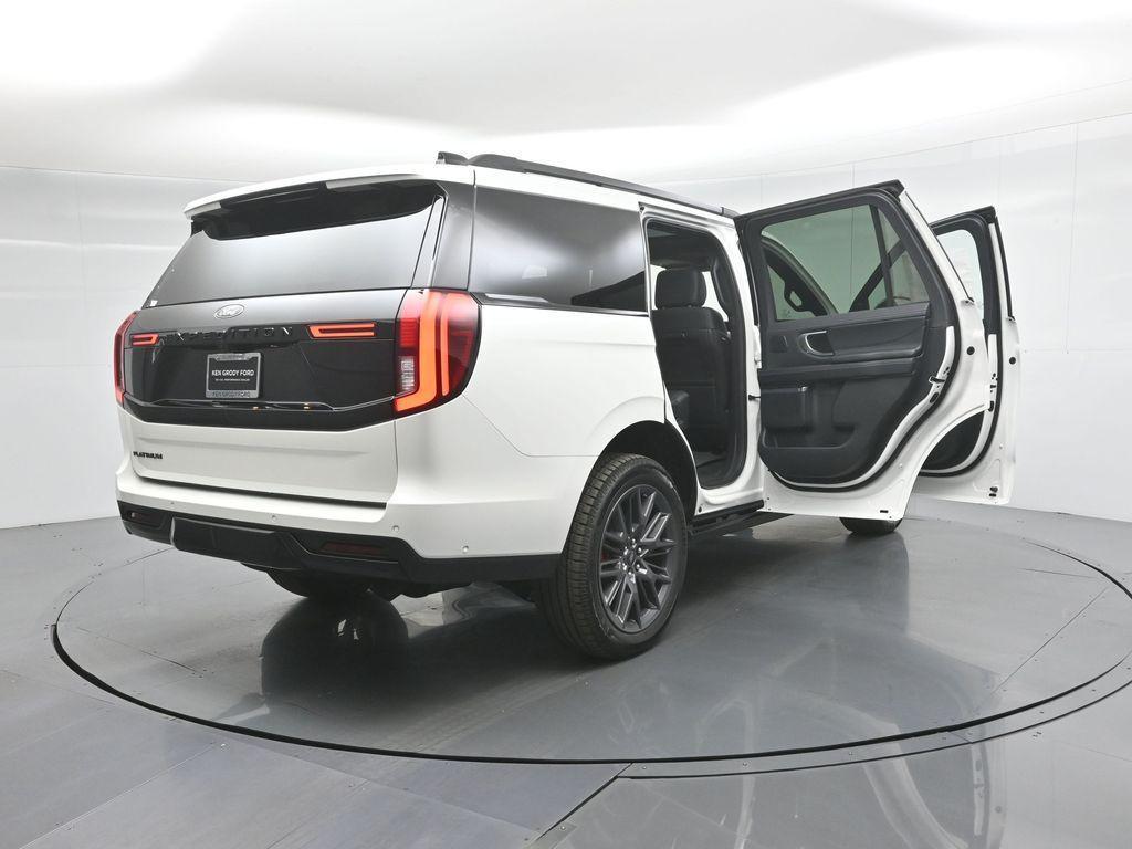 new 2025 Ford Expedition car, priced at $85,540
