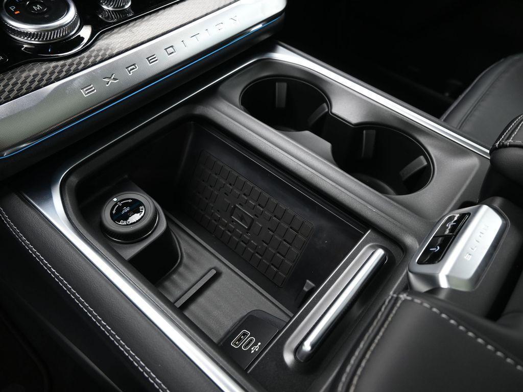 new 2025 Ford Expedition car, priced at $85,540