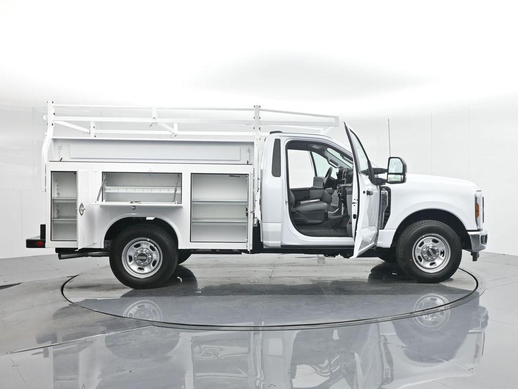 new 2024 Ford F-350 car, priced at $61,614