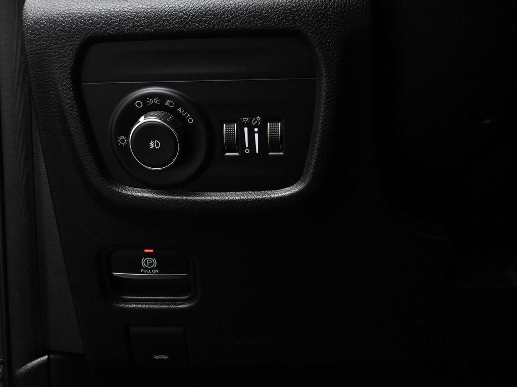 used 2022 Jeep Grand Cherokee car, priced at $25,200