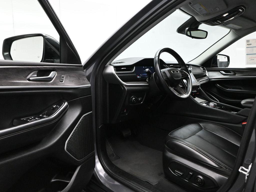 used 2022 Jeep Grand Cherokee car, priced at $25,200