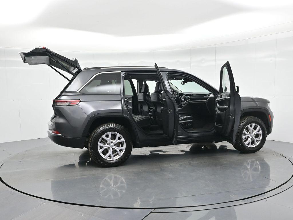 used 2022 Jeep Grand Cherokee car, priced at $25,200