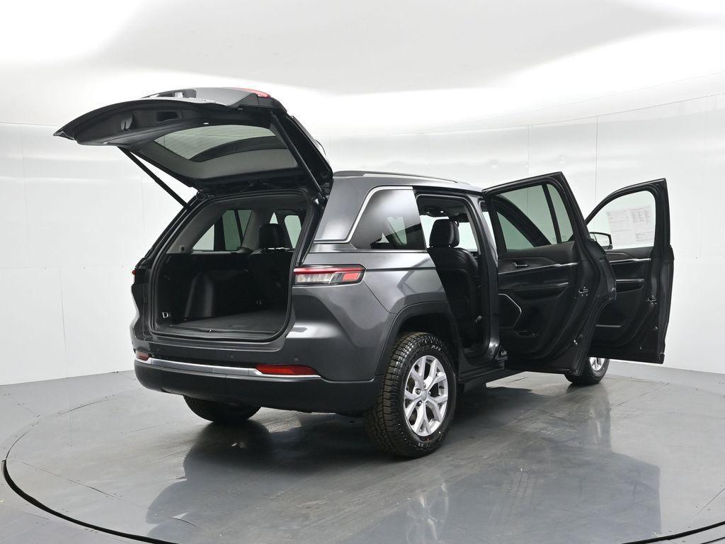 used 2022 Jeep Grand Cherokee car, priced at $25,200