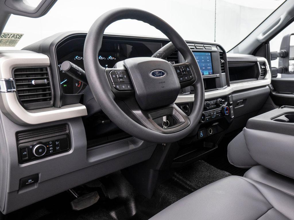 new 2024 Ford F-350 car, priced at $65,384