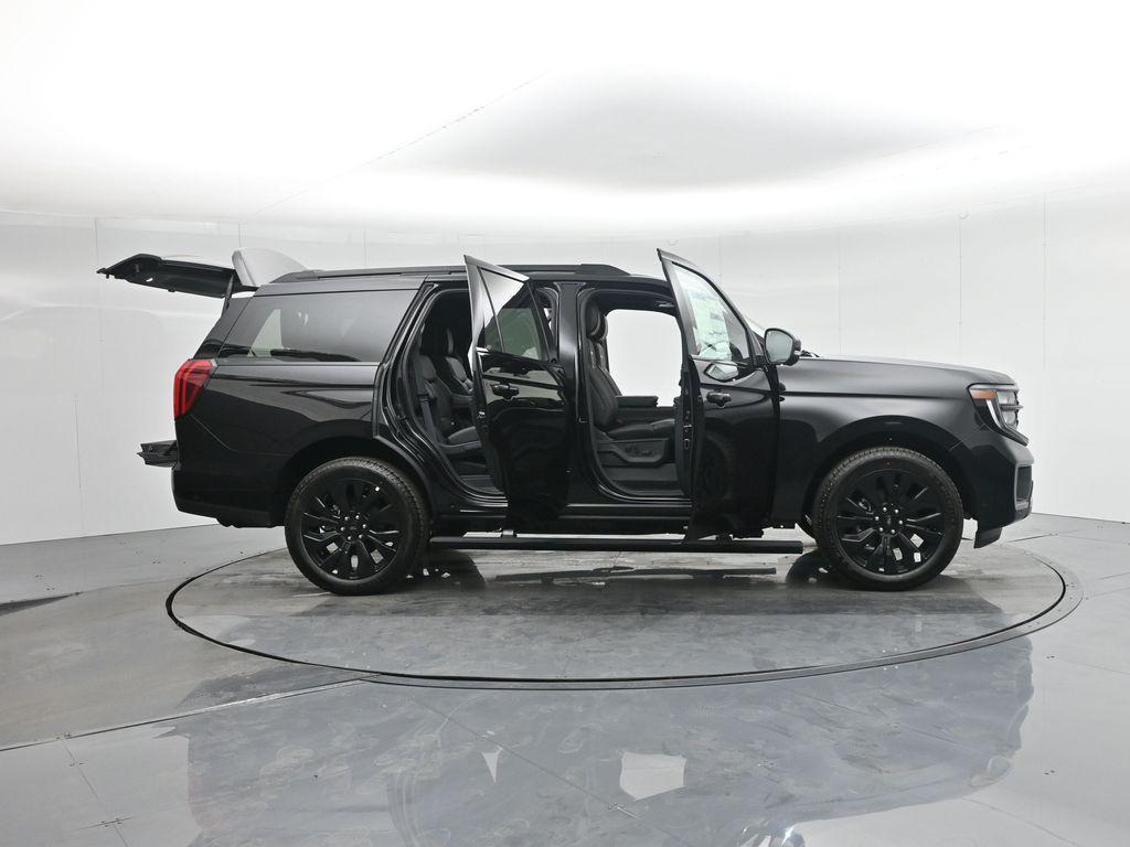 new 2025 Ford Expedition car, priced at $81,570