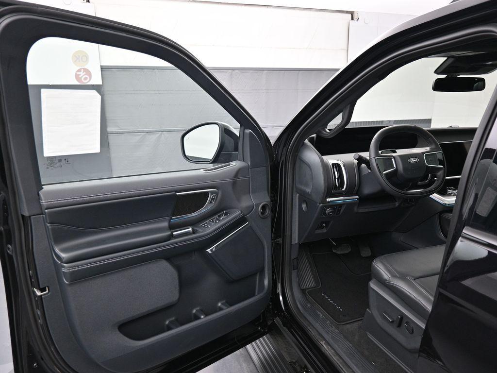 new 2025 Ford Expedition car, priced at $81,570