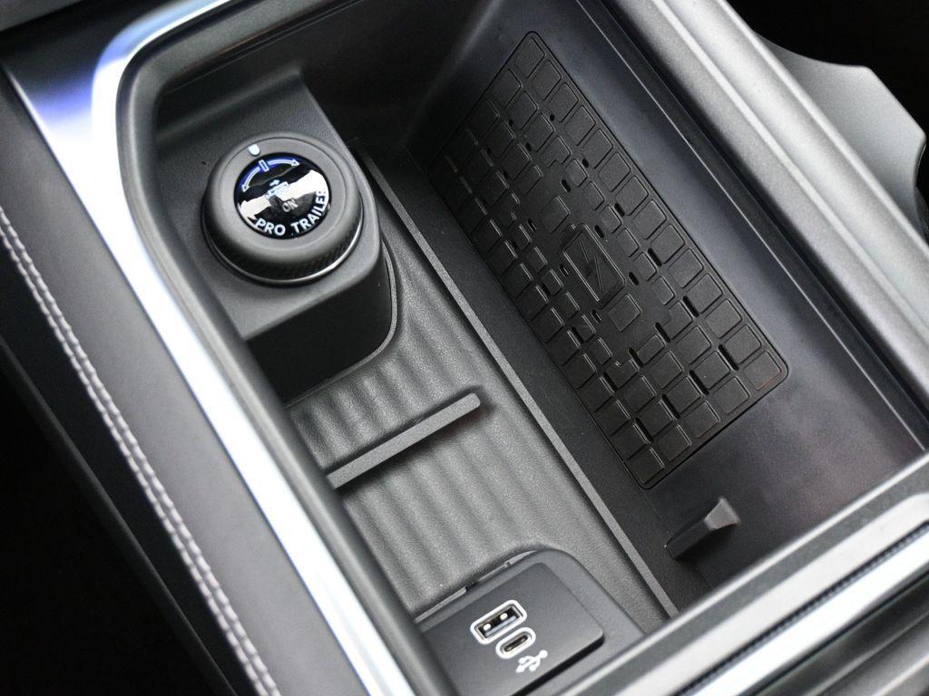 new 2025 Ford Expedition car, priced at $81,570