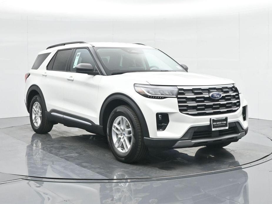 new 2025 Ford Explorer car