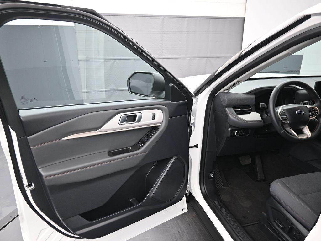new 2025 Ford Explorer car, priced at $38,818