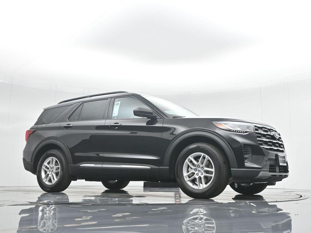new 2025 Ford Explorer car, priced at $40,645