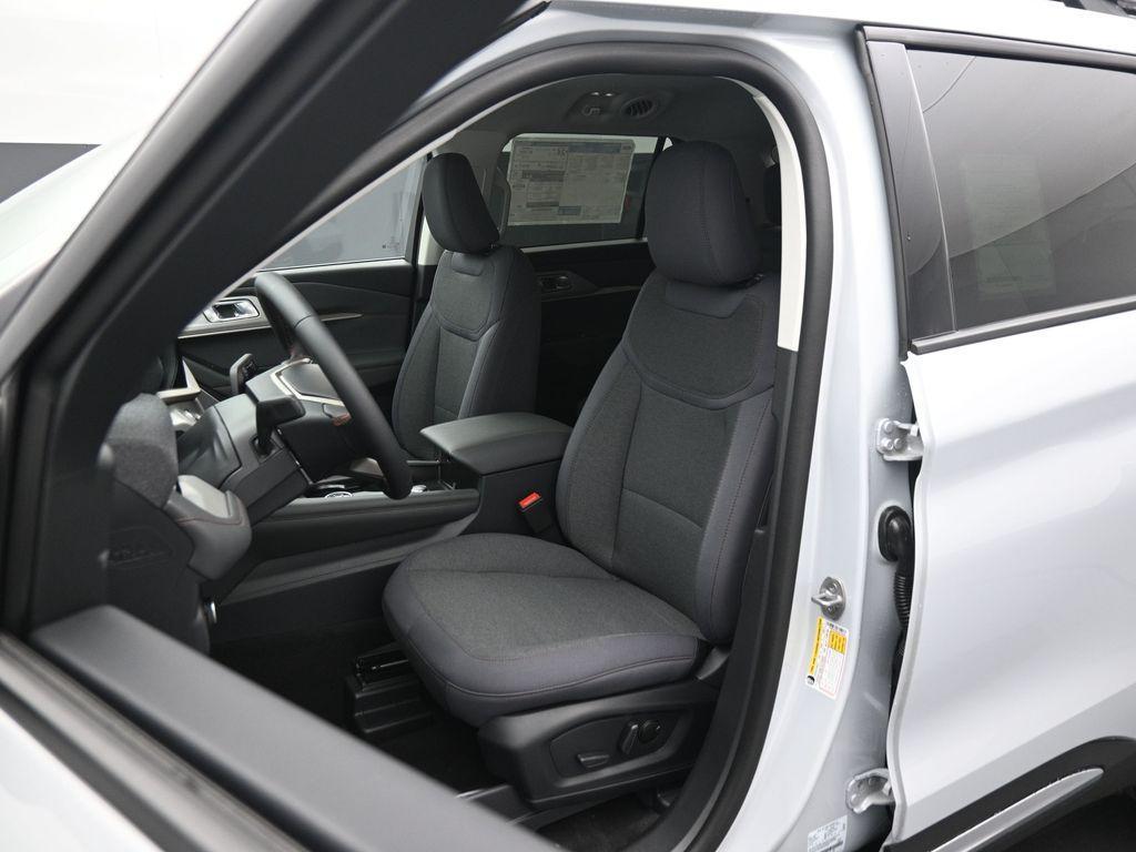 new 2025 Ford Explorer car, priced at $40,645