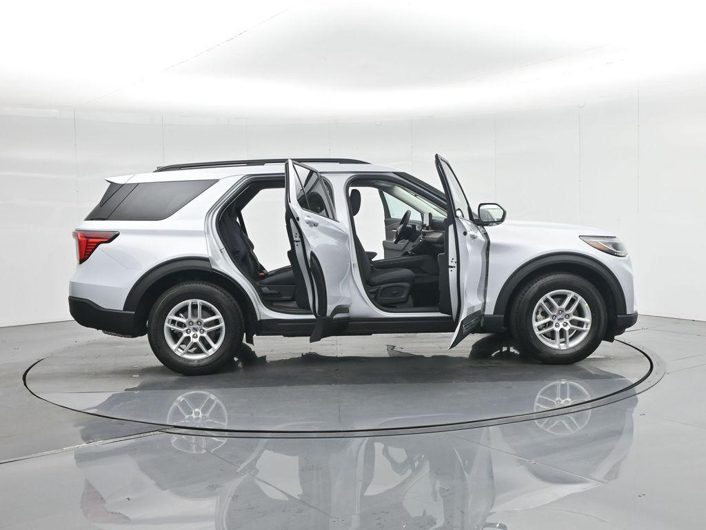 new 2025 Ford Explorer car, priced at $40,645
