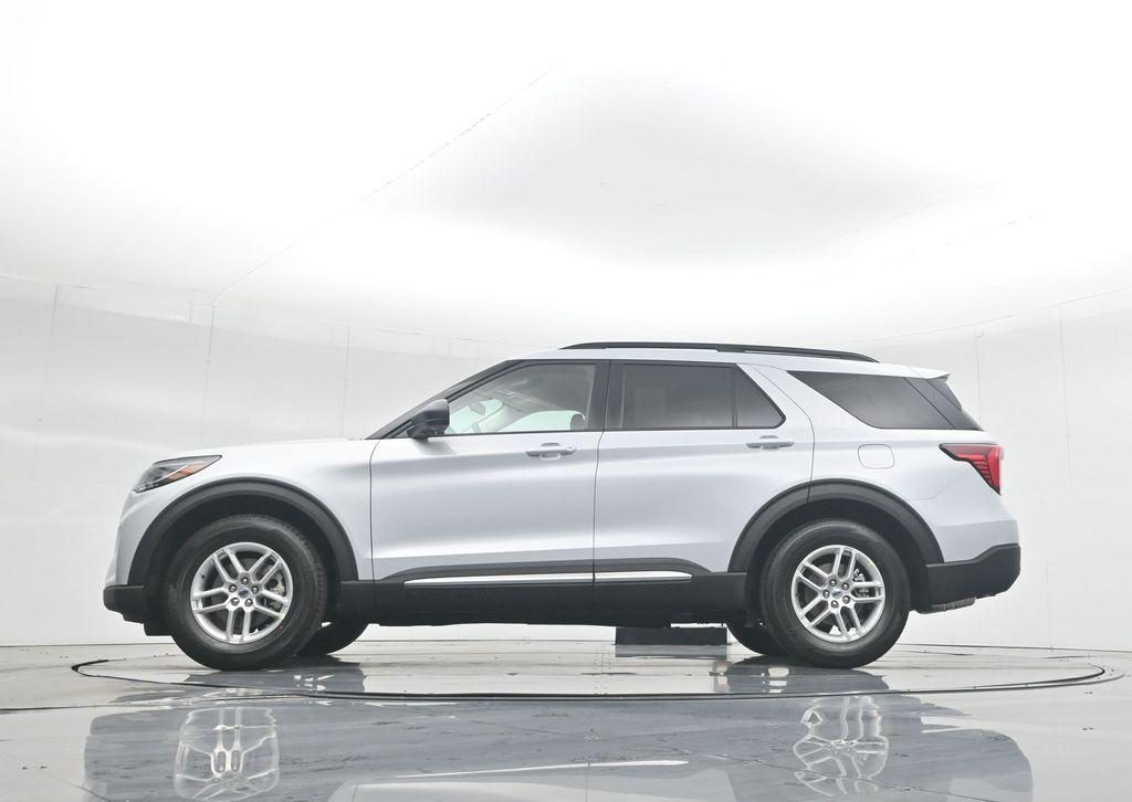 new 2025 Ford Explorer car, priced at $40,645