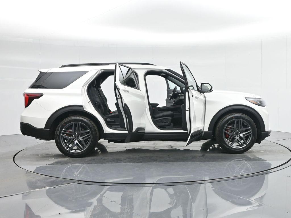 new 2025 Ford Explorer car, priced at $61,645