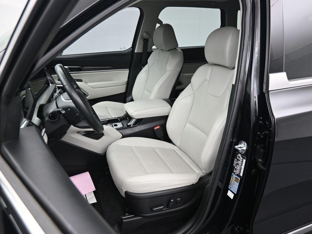 used 2023 Kia Telluride car, priced at $32,300