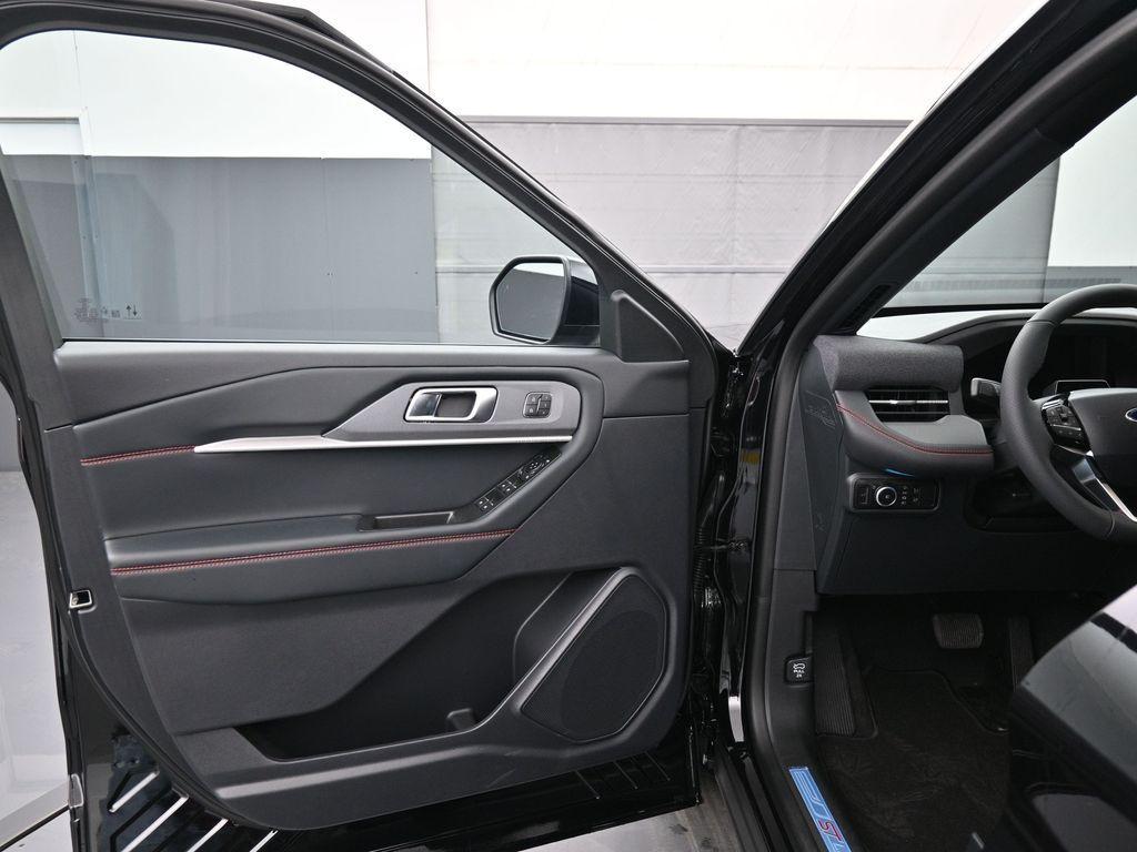 new 2025 Ford Explorer car, priced at $48,535