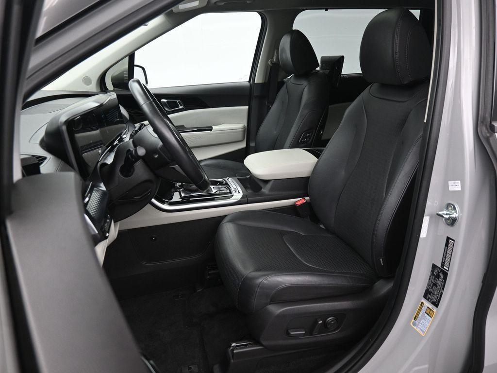 used 2023 Kia Carnival car, priced at $34,500