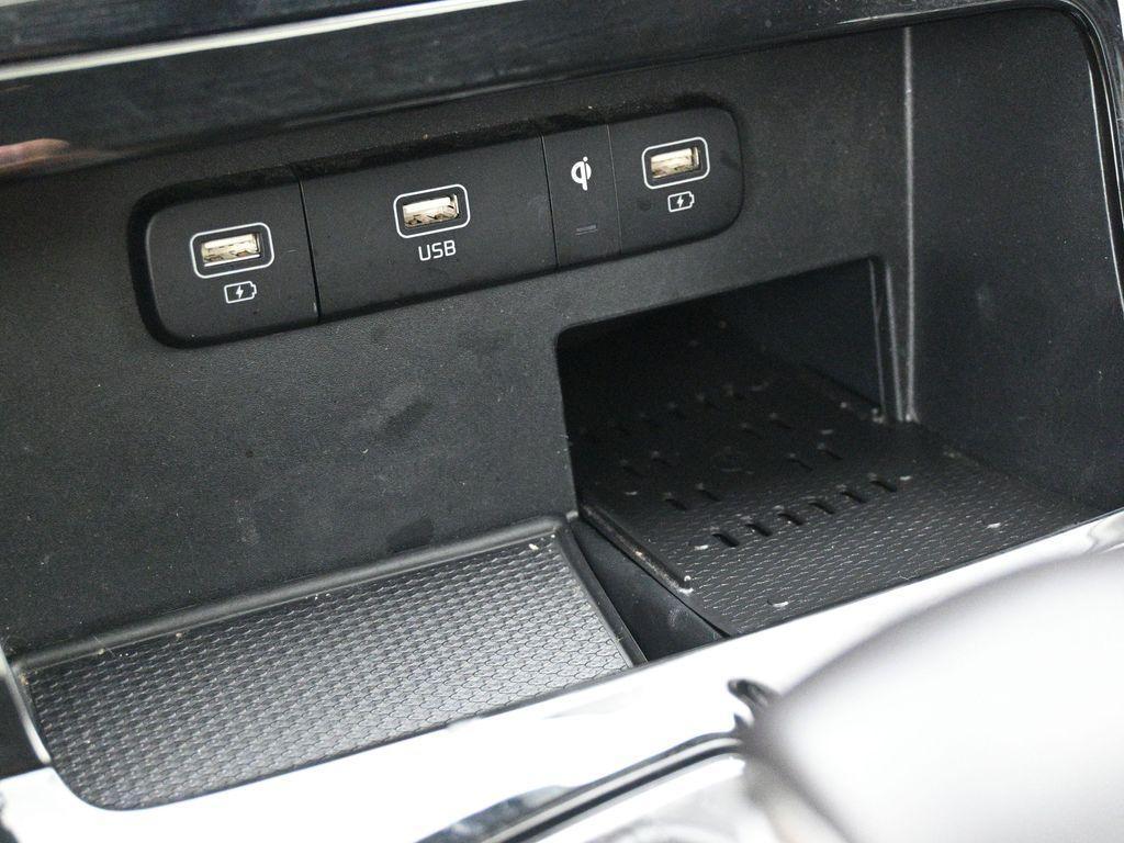 used 2023 Kia Carnival car, priced at $34,500
