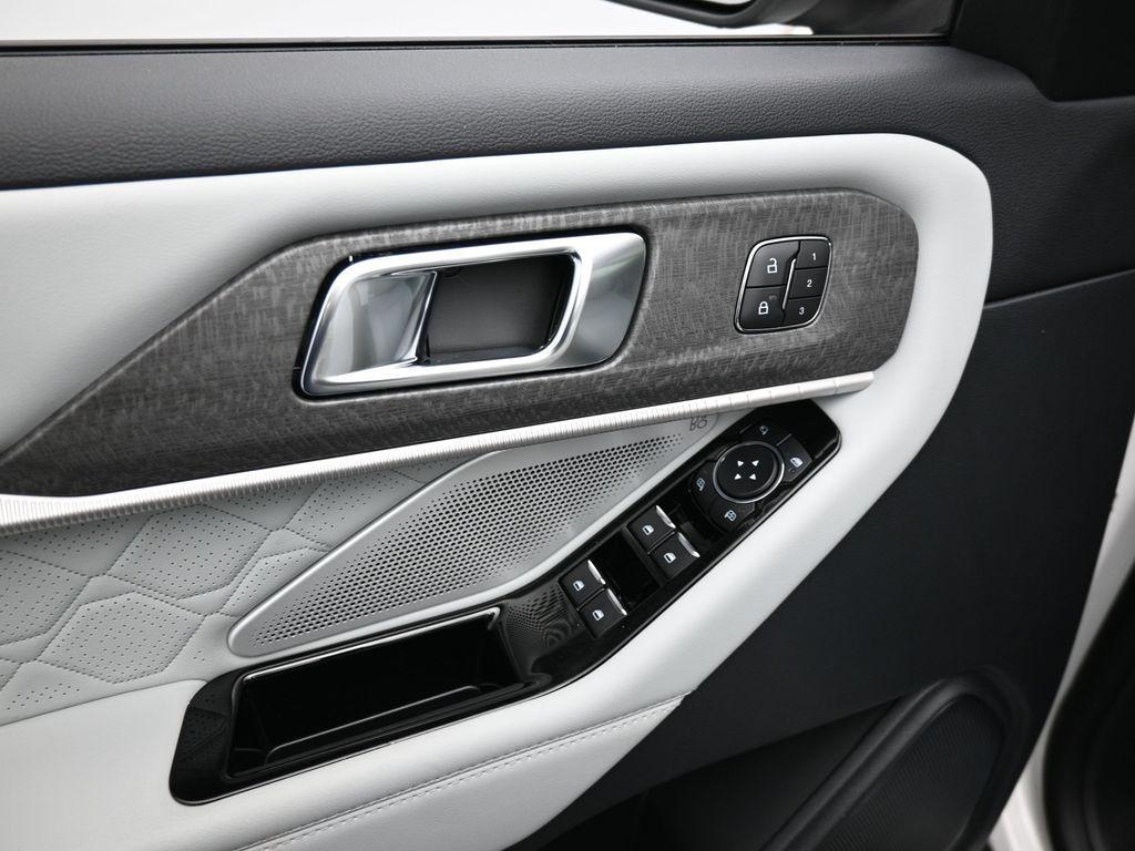 new 2025 Ford Explorer car, priced at $61,095