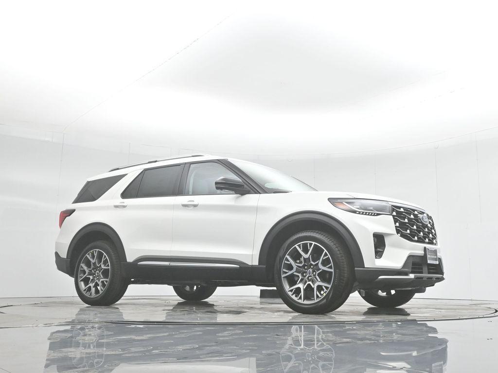 new 2025 Ford Explorer car, priced at $61,095