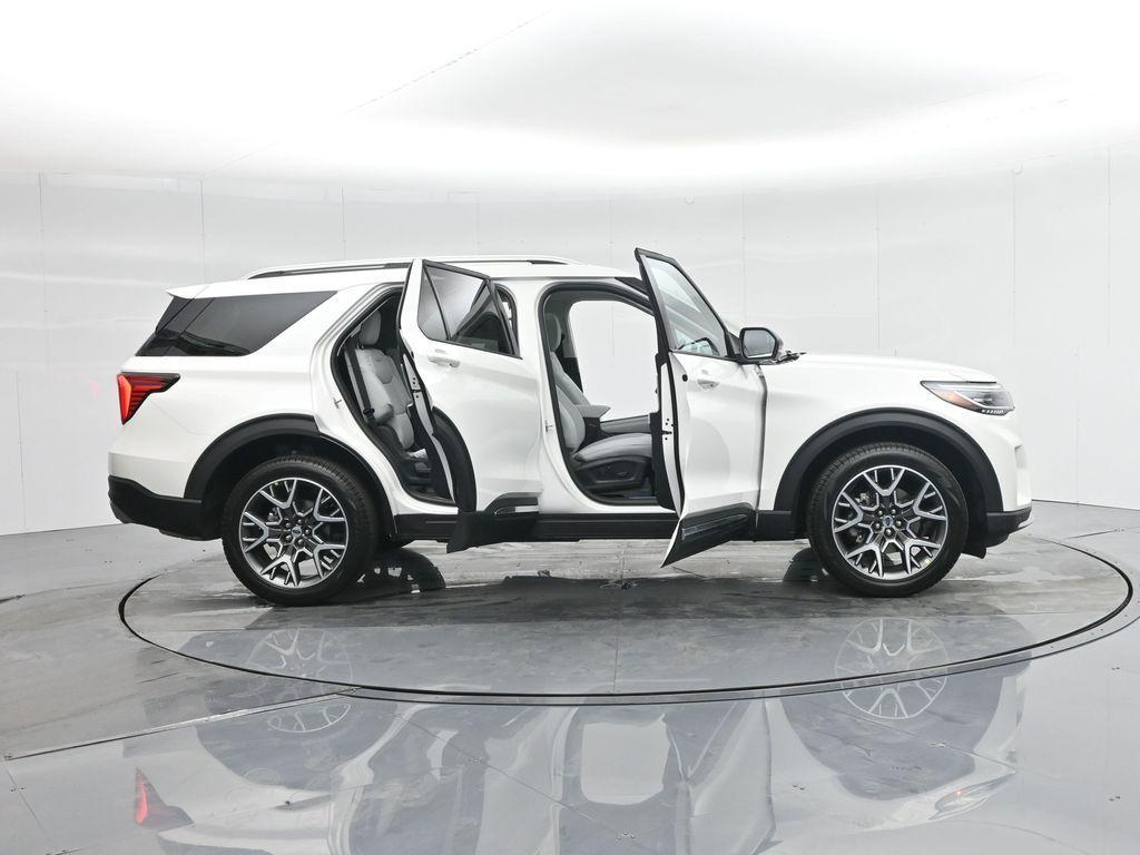 new 2025 Ford Explorer car, priced at $61,095