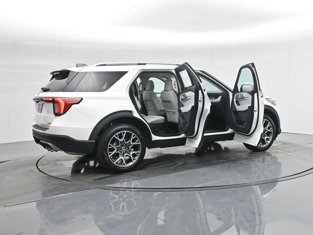 new 2025 Ford Explorer car, priced at $61,095