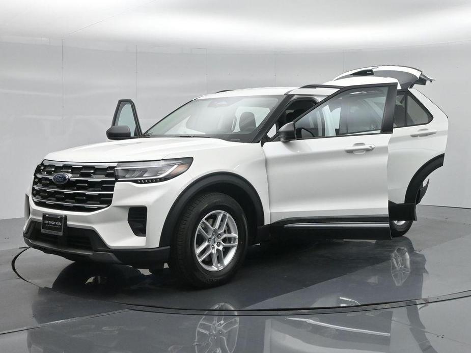 new 2025 Ford Explorer car