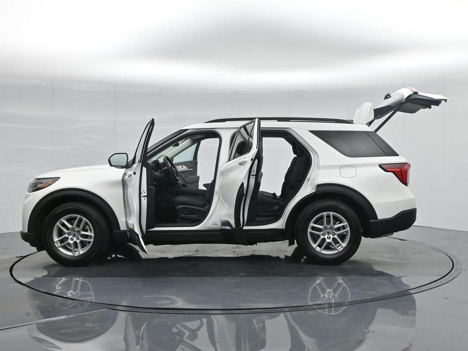 new 2025 Ford Explorer car