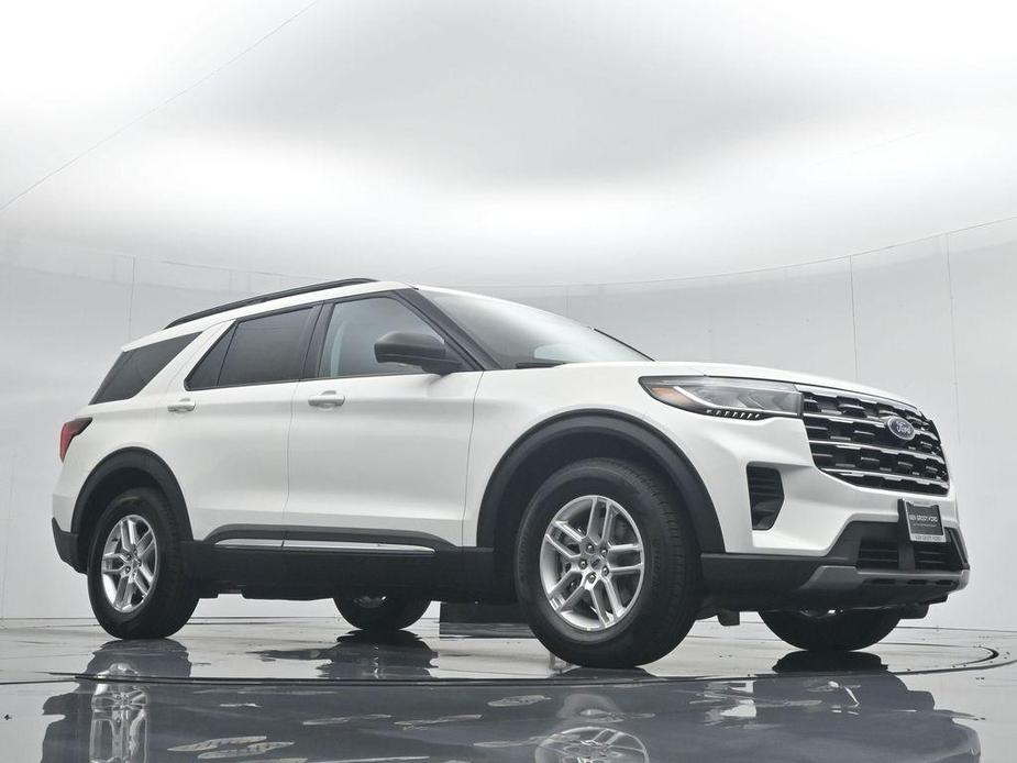 new 2025 Ford Explorer car