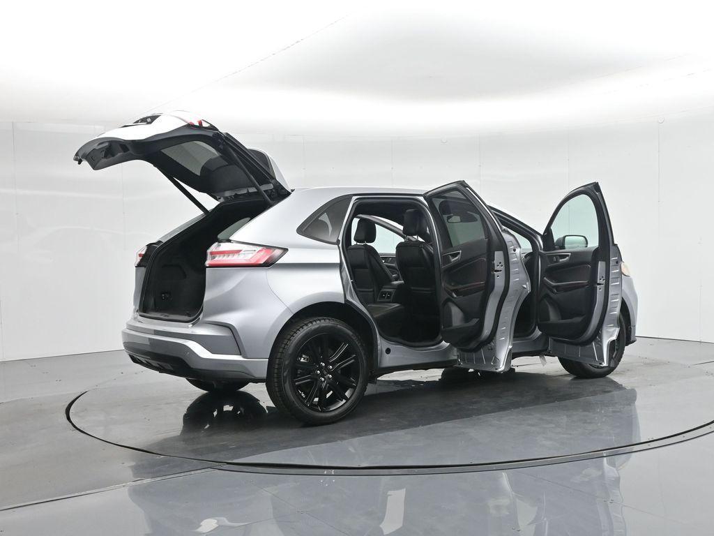 used 2022 Ford Edge car, priced at $29,000