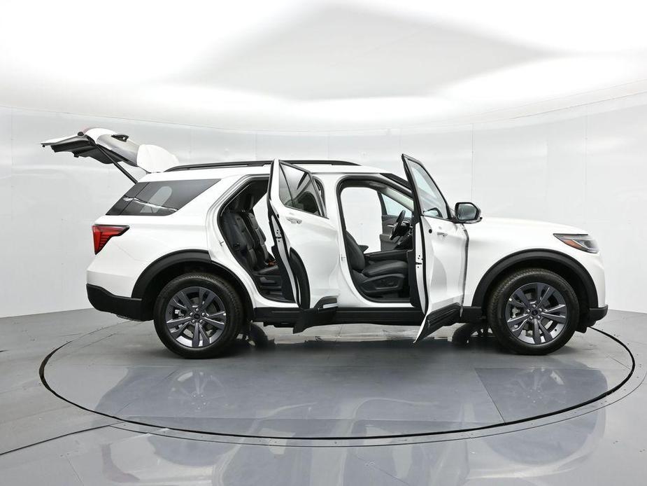 new 2025 Ford Explorer car