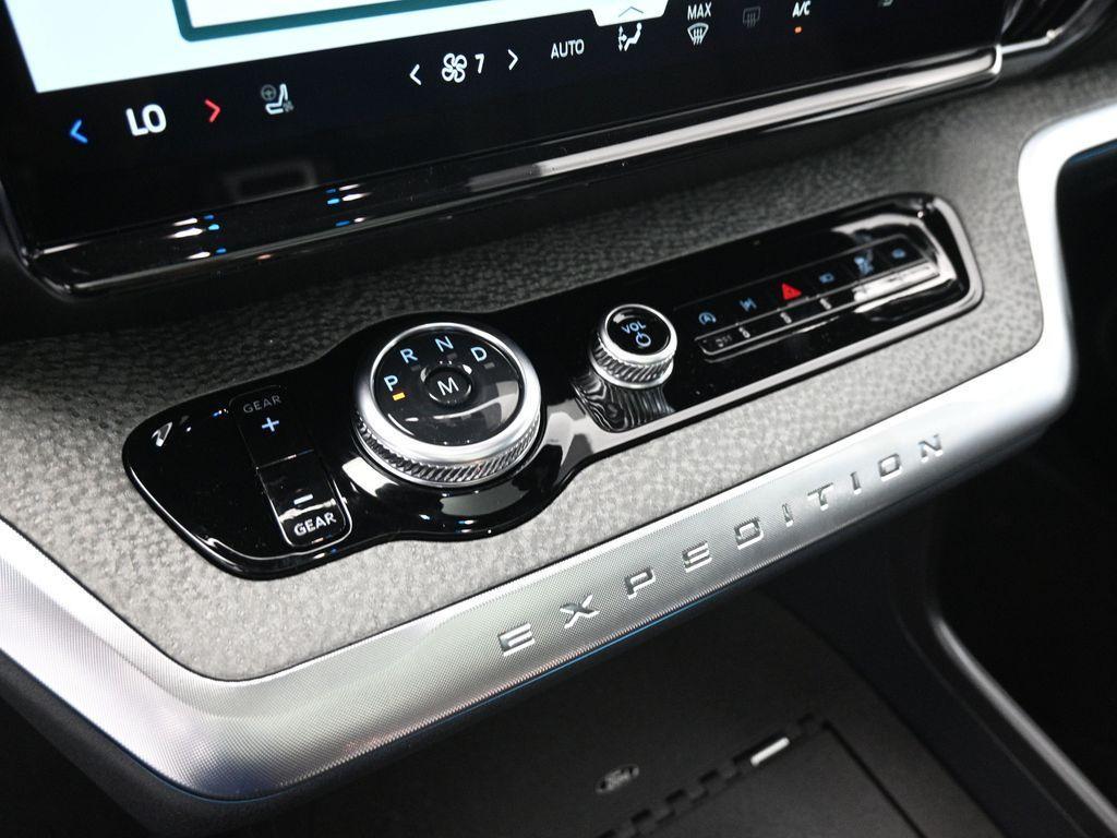 new 2025 Ford Expedition car, priced at $84,400