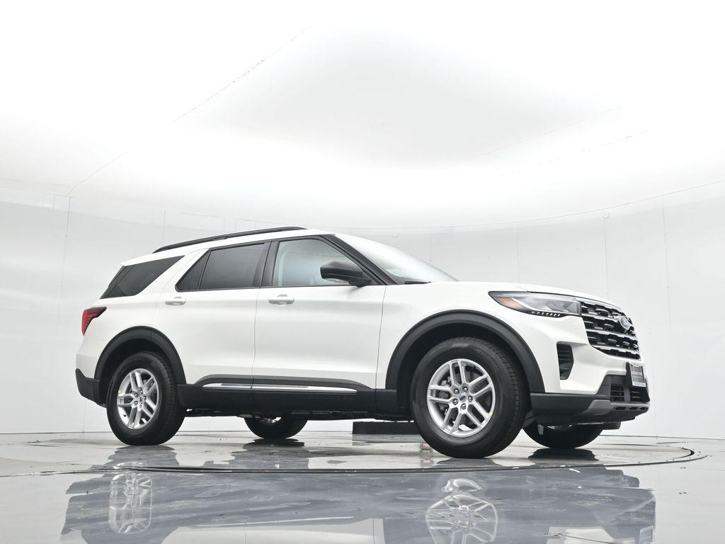 new 2025 Ford Explorer car, priced at $41,440