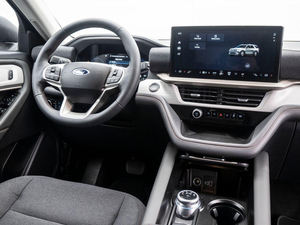 new 2025 Ford Explorer car, priced at $40,675