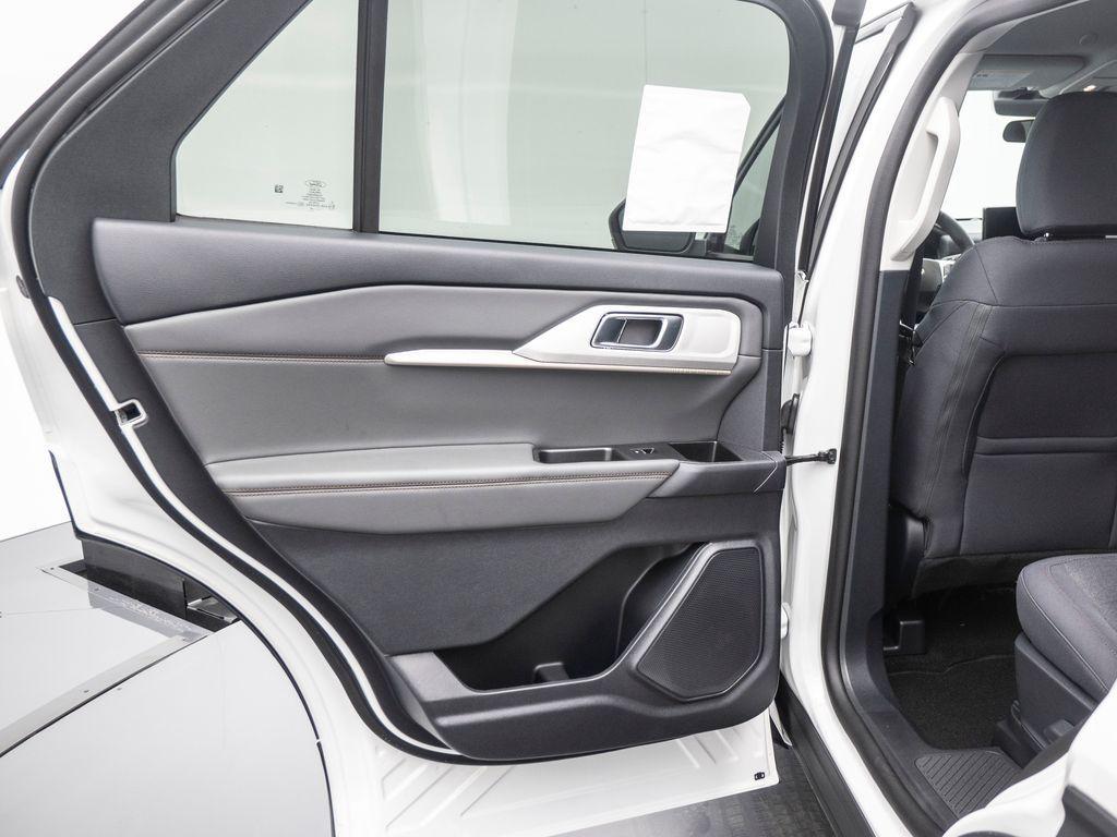 new 2025 Ford Explorer car, priced at $40,675