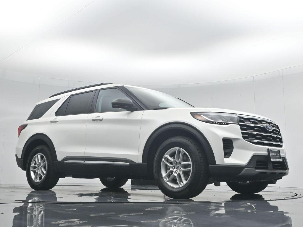 new 2025 Ford Explorer car, priced at $40,675
