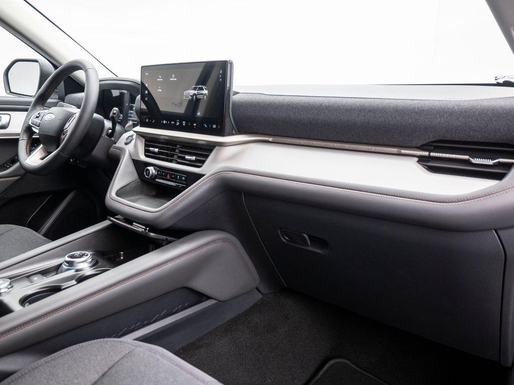 new 2025 Ford Explorer car, priced at $40,675
