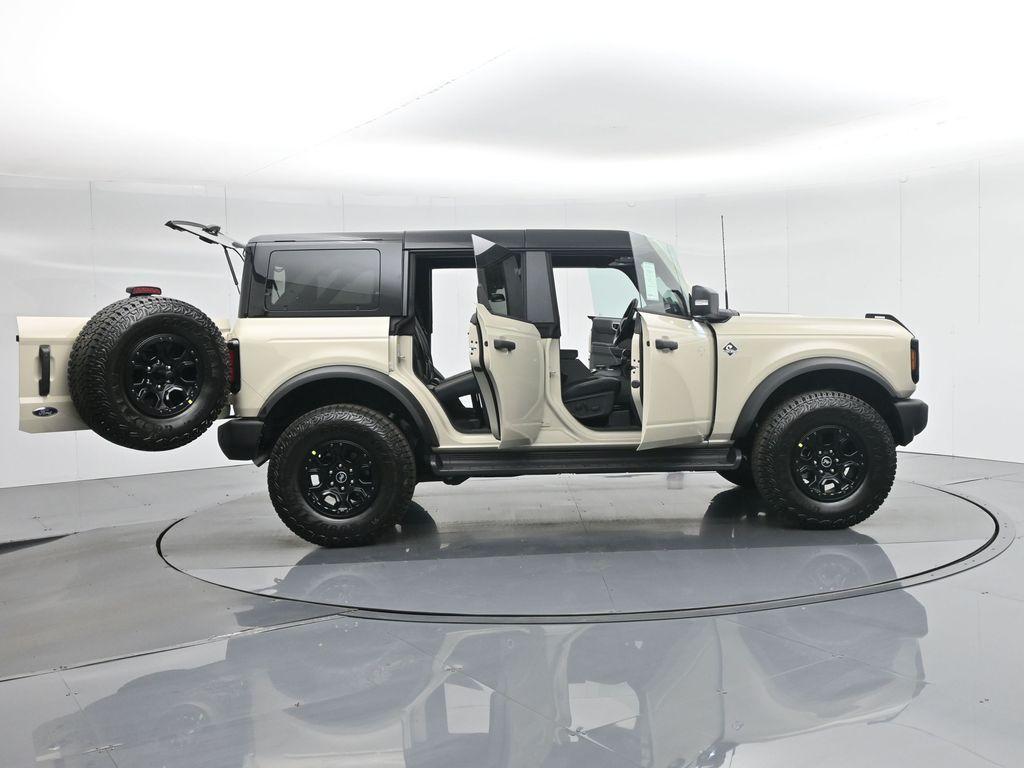 new 2025 Ford Bronco car, priced at $60,832