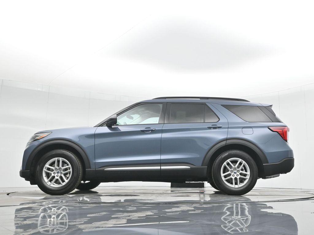 new 2025 Ford Explorer car, priced at $40,345