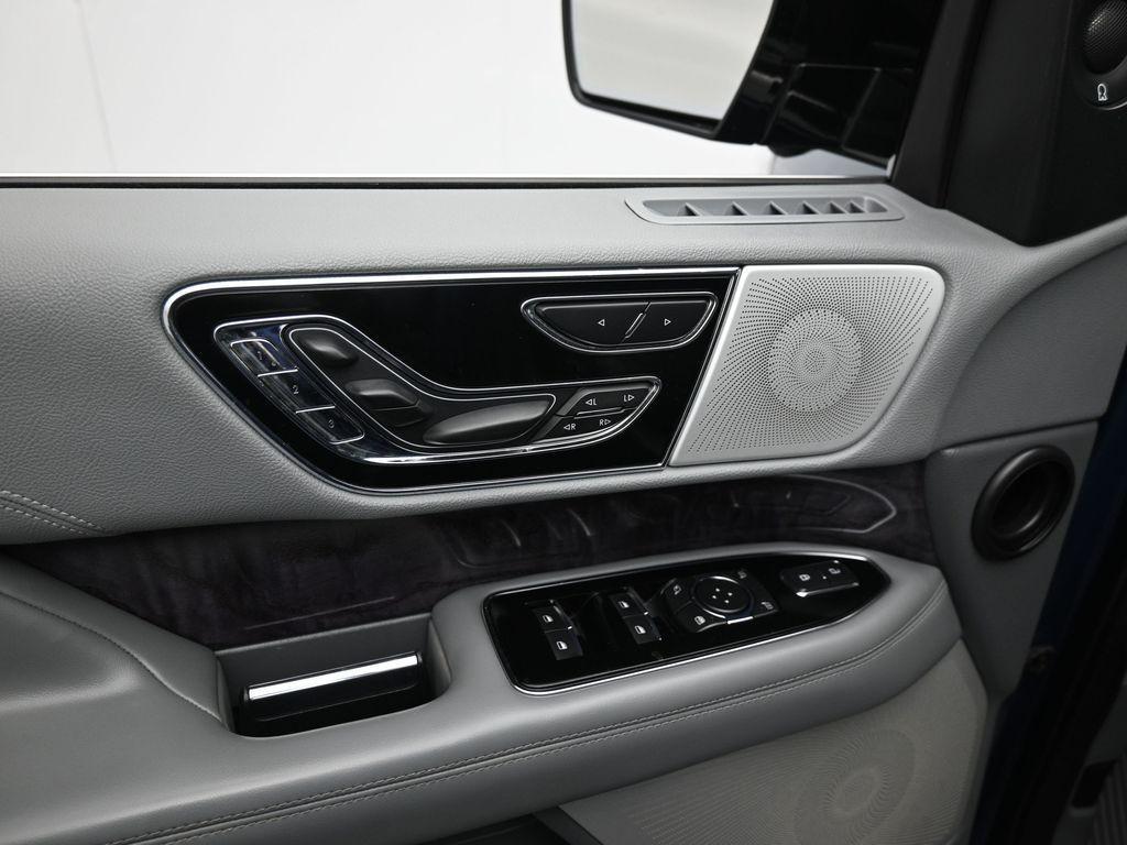 used 2019 Lincoln Navigator car, priced at $31,000
