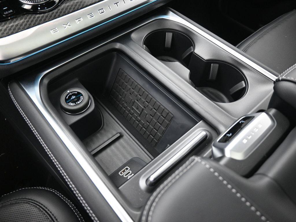 new 2025 Ford Expedition car, priced at $85,005