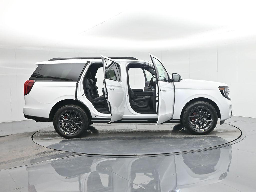 new 2025 Ford Expedition car, priced at $85,005