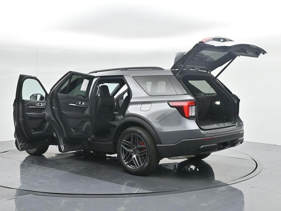 new 2025 Ford Explorer car